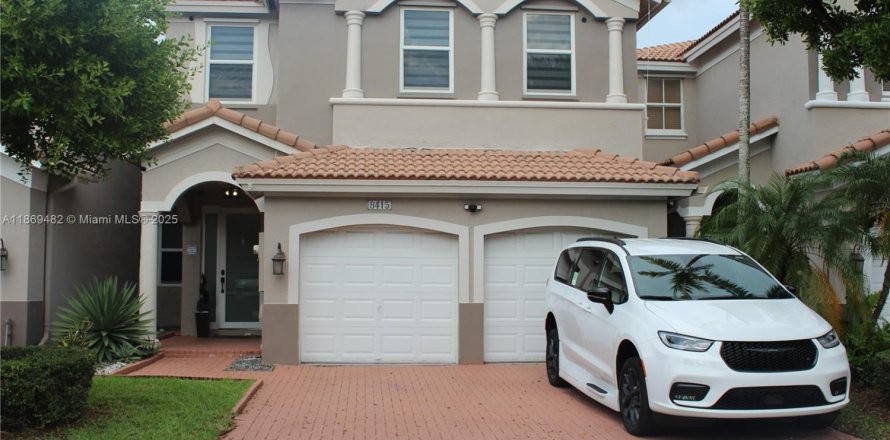 Casa en Doral, Florida 4 dormitorios, 200.2 m2 № 1896808
