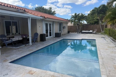 House in Miami, Florida 4 bedrooms, 175.21 sq.m. № 2040176 - photo 6