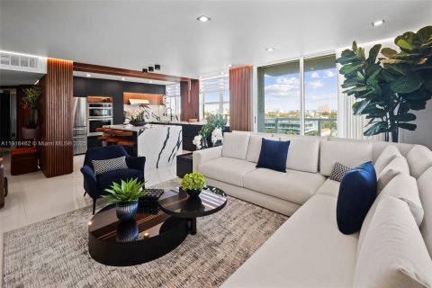 Condo in Miami Beach, Florida, 2 bedrooms  № 1974469 - photo 4