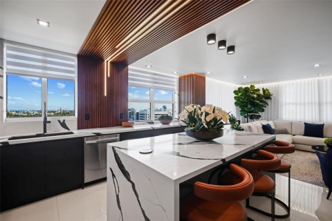 Condo in Miami Beach, Florida, 2 bedrooms  № 1974469 - photo 5