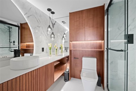 Condo in Miami Beach, Florida, 2 bedrooms  № 1974469 - photo 15