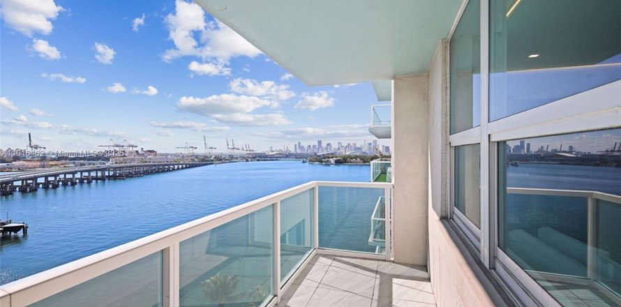 Condo in Miami Beach, Florida, 2 bedrooms  № 1974469