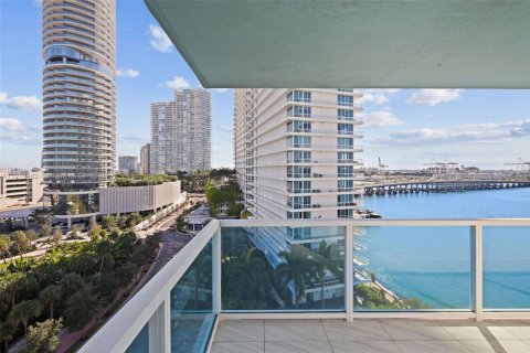 Condo in Miami Beach, Florida, 2 bedrooms  № 1974469 - photo 26