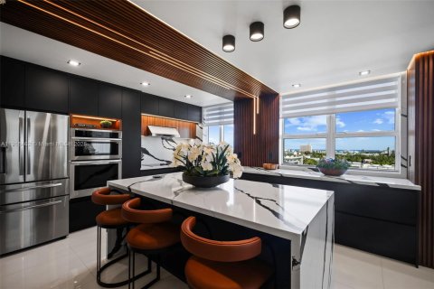 Condo in Miami Beach, Florida, 2 bedrooms  № 1974469 - photo 6
