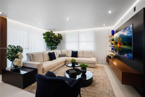 Condo in Miami Beach, Florida, 2 bedrooms  № 1974469 - photo 3