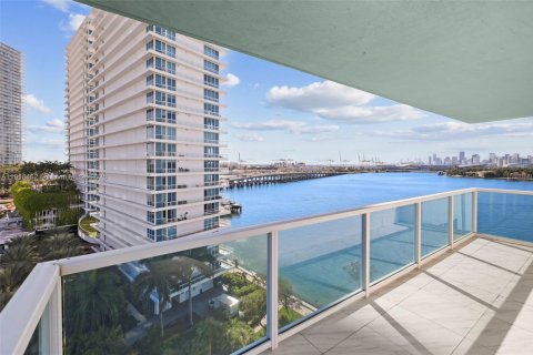 Condo in Miami Beach, Florida, 2 bedrooms  № 1974469 - photo 24
