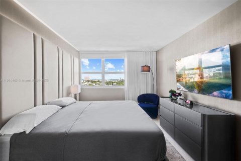 Condo in Miami Beach, Florida, 2 bedrooms  № 1974469 - photo 12