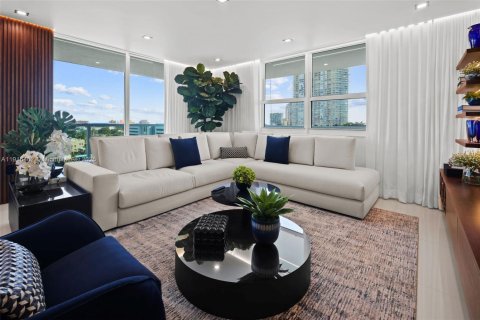 Condo in Miami Beach, Florida, 2 bedrooms  № 1974469 - photo 2