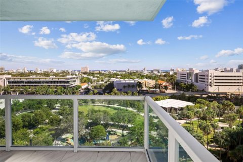 Condo in Miami Beach, Florida, 2 bedrooms  № 1974469 - photo 29