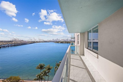 Condo in Miami Beach, Florida, 2 bedrooms  № 1974469 - photo 25