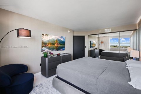 Condo in Miami Beach, Florida, 2 bedrooms  № 1974469 - photo 13