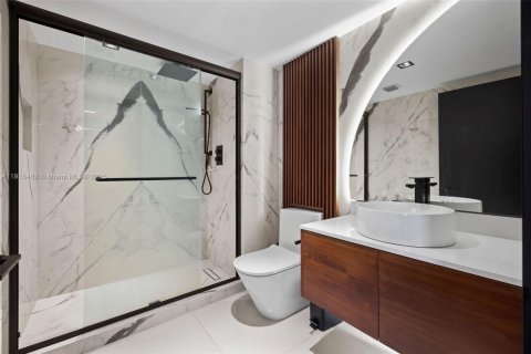 Condo in Miami Beach, Florida, 2 bedrooms  № 1974469 - photo 14