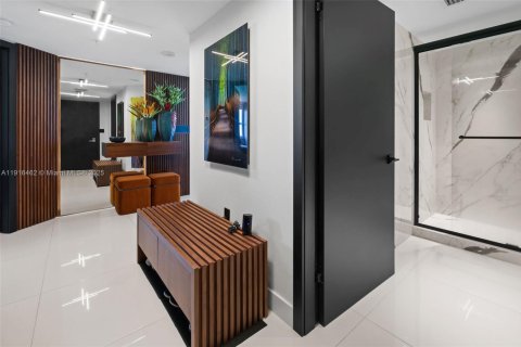 Condo in Miami Beach, Florida, 2 bedrooms  № 1974469 - photo 17