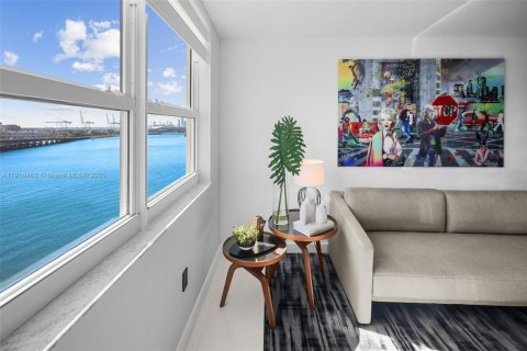 Condo in Miami Beach, Florida, 2 bedrooms  № 1974469 - photo 21