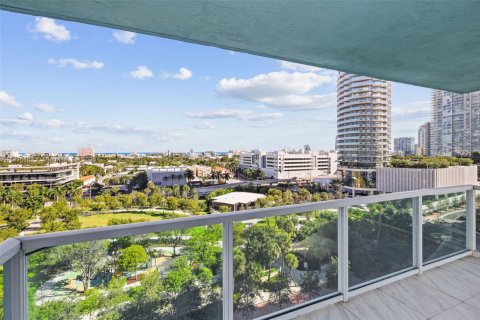 Condo in Miami Beach, Florida, 2 bedrooms  № 1974469 - photo 30