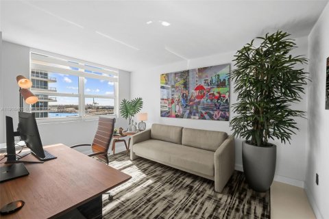 Condo in Miami Beach, Florida, 2 bedrooms  № 1974469 - photo 20