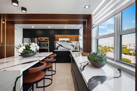 Condo in Miami Beach, Florida, 2 bedrooms  № 1974469 - photo 8