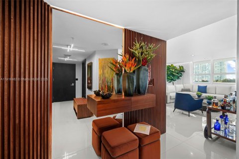 Condo in Miami Beach, Florida, 2 bedrooms  № 1974469 - photo 18
