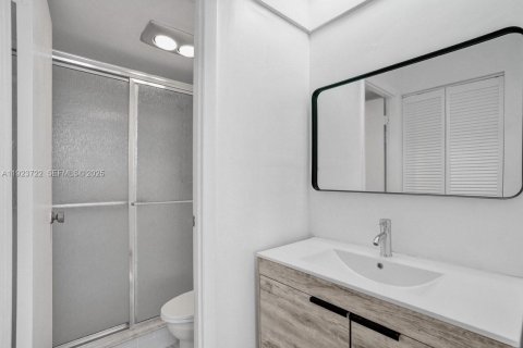 Condominio en venta en Lauderhill, Florida, 2 dormitorios, 120.4 m2 № 1982588 - foto 11