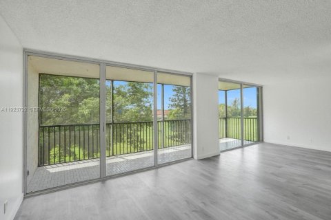 Condominio en venta en Lauderhill, Florida, 2 dormitorios, 120.4 m2 № 1982588 - foto 25