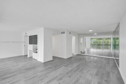 Condominio en venta en Lauderhill, Florida, 2 dormitorios, 120.4 m2 № 1982588 - foto 22