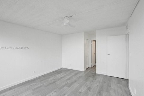 Condominio en venta en Lauderhill, Florida, 2 dormitorios, 120.4 m2 № 1982588 - foto 14