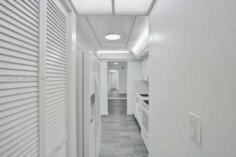 Condominio en venta en Lauderhill, Florida, 2 dormitorios, 120.4 m2 № 1982588 - foto 17