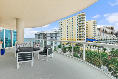 Condo in Daytona Beach, Florida, 3 bedrooms  № 1914940 - photo 17