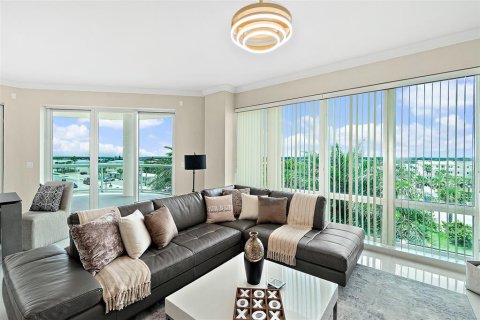 Condo in Daytona Beach, Florida, 3 bedrooms  № 1914940 - photo 9