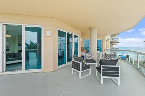 Condo in Daytona Beach, Florida, 3 bedrooms  № 1914940 - photo 19