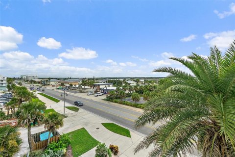 Condo in Daytona Beach, Florida, 3 bedrooms  № 1914940 - photo 18