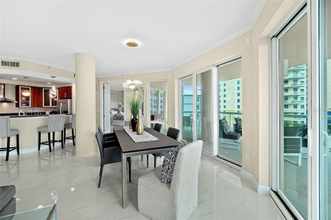 Condo in Daytona Beach, Florida, 3 bedrooms  № 1914940 - photo 13