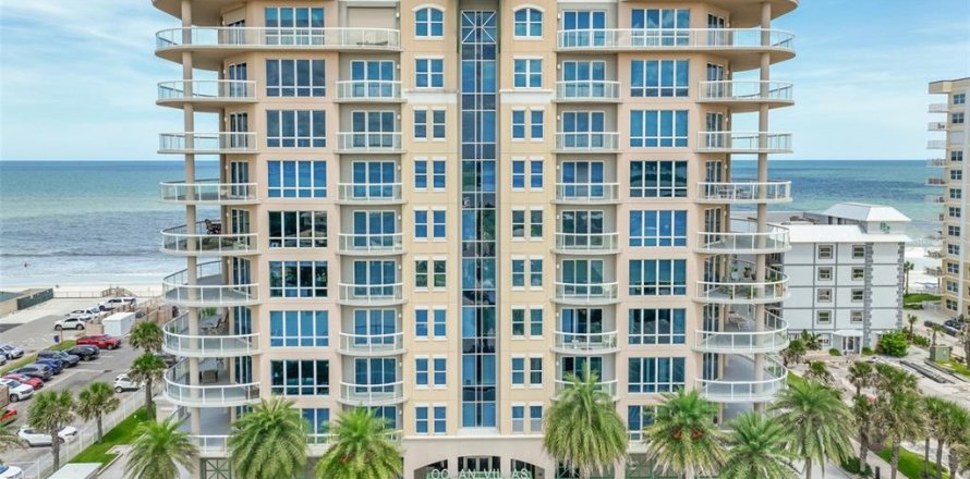 Condo in Daytona Beach, Florida, 3 bedrooms № 1914940
