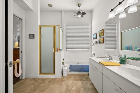House in Sarasota, Florida 3 bedrooms, 168.43 sq.m. № 1857864 - photo 24