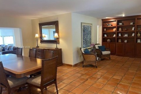 Villa ou maison à vendre à Miami Springs, Floride: 3 chambres, 163.69 m2 № 2251144 - photo 6