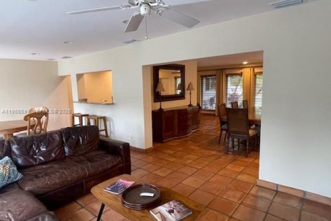 Villa ou maison à vendre à Miami Springs, Floride: 3 chambres, 163.69 m2 № 2251144 - photo 15