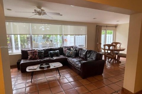 Villa ou maison à vendre à Miami Springs, Floride: 3 chambres, 163.69 m2 № 2251144 - photo 13