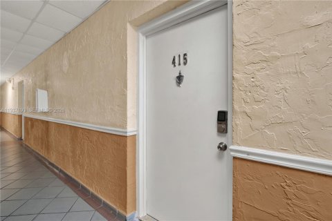 Copropriété à vendre à Hialeah, Floride: 3 chambres, 111.76 m2 № 1995085 - photo 22