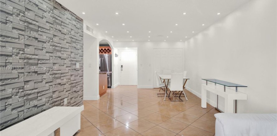 Condo à Hialeah, Floride, 3 chambres  № 1995085