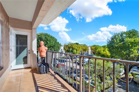 Copropriété à vendre à Hialeah, Floride: 3 chambres, 111.76 m2 № 1995085 - photo 9