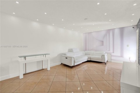 Copropriété à vendre à Hialeah, Floride: 3 chambres, 111.76 m2 № 1995085 - photo 19