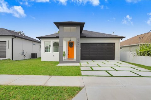 House in Tampa, Florida 4 bedrooms, 170.75 sq.m. № 2100989