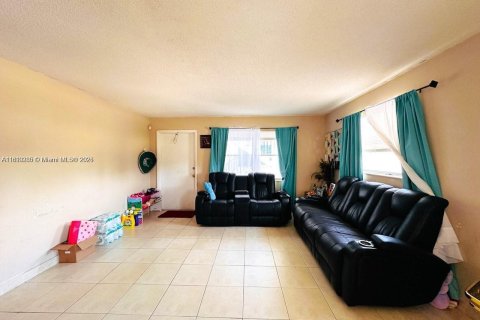 Condominio en venta en Hollywood, Florida, 2 dormitorios, 77.11 m2 № 1779896 - foto 3
