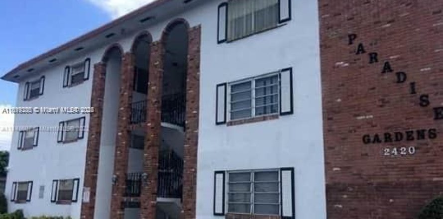 Condominio en Hollywood, Florida, 2 dormitorios  № 1779896