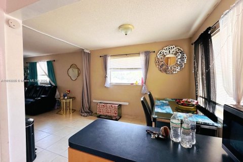 Condominio en venta en Hollywood, Florida, 2 dormitorios, 77.11 m2 № 1779896 - foto 4