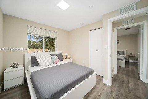 Propiedad comercial en venta en Hollywood, Florida, 250.84 m2 № 2170825 - foto 10