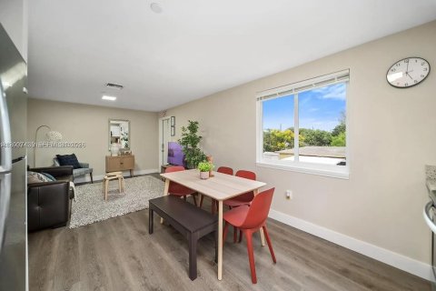 Propiedad comercial en venta en Hollywood, Florida, 250.84 m2 № 2170825 - foto 4