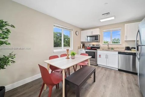 Propiedad comercial en venta en Hollywood, Florida, 250.84 m2 № 2170825 - foto 3