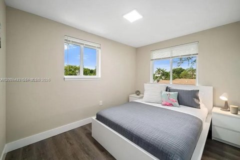 Propiedad comercial en venta en Hollywood, Florida, 250.84 m2 № 2170825 - foto 9