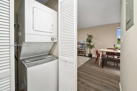 Propiedad comercial en venta en Hollywood, Florida, 250.84 m2 № 2170825 - foto 8
